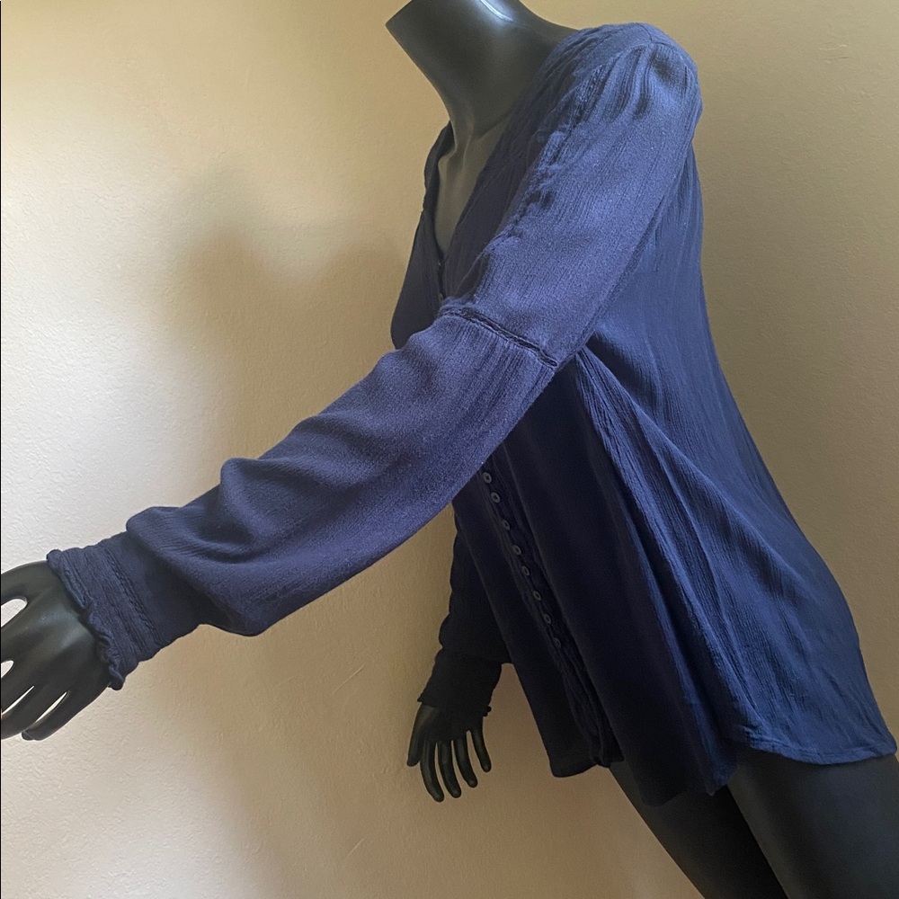 Bass Navy Button-Front V-Neck Blouse - Picture 5 of 11